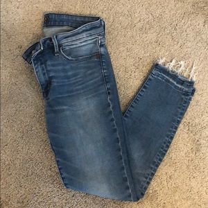 Frayed ankle jeans